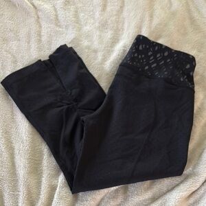 Lululemon Athletica Black Capris with Elastic Waistband